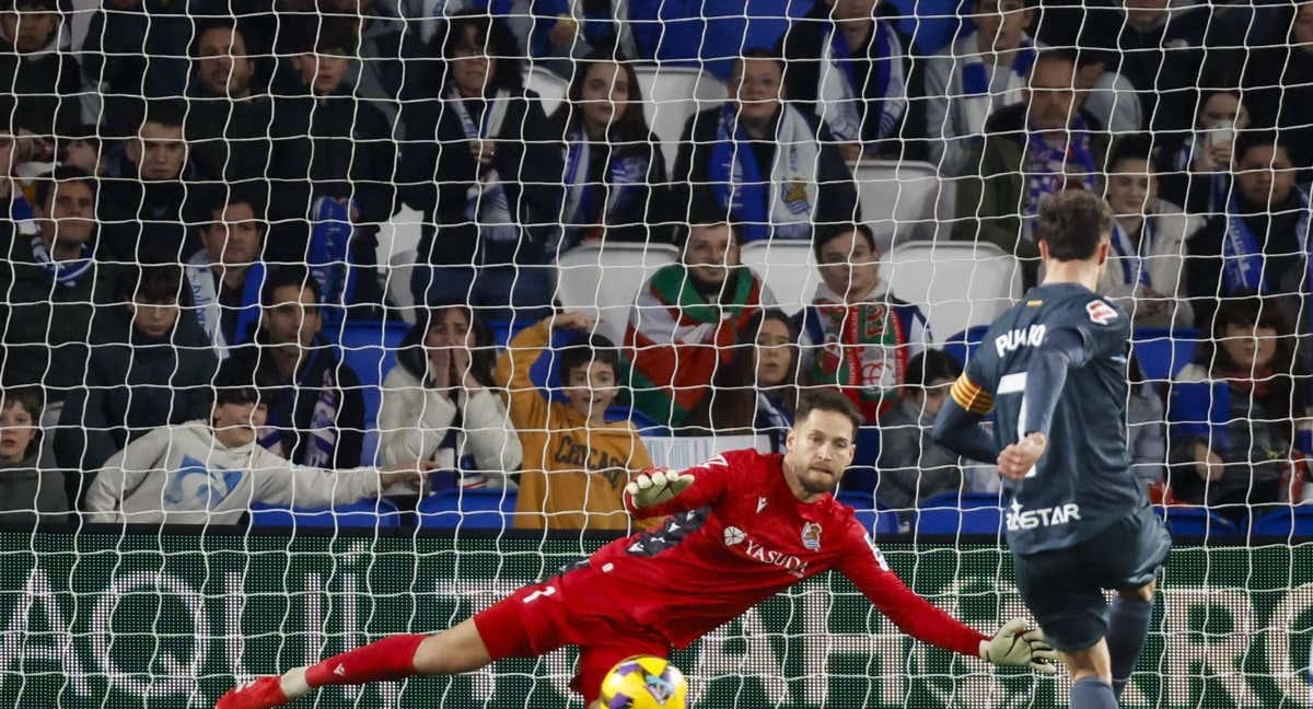 Puado lanza un penalti a Remiro.