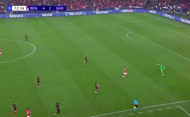 Una de las salidas que hizo contra el Benfica.