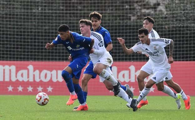 Sebas, en un partido de esta temporada ante el Juvenil A del Real Madrid.  INSTAGRAM