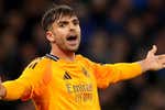 Raúl Asencio tiene dos grandes aliados para ir en marzo con España y un problema con el Mundial de Clubes