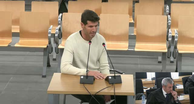Luque y Rivera sustituyen las coacciones por favores a Jenni Hermoso y a las jugadoras : «Si querían bikinis, bikinis; si querían ostras, ostras»