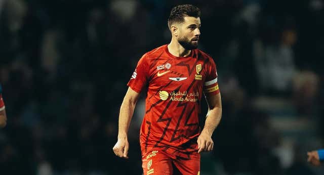 Un regalo de Nacho Fernández demuestra que su figura sobrepasa los límites del vestuario del Al-Qadsiah: “Ya estamos aquí”
