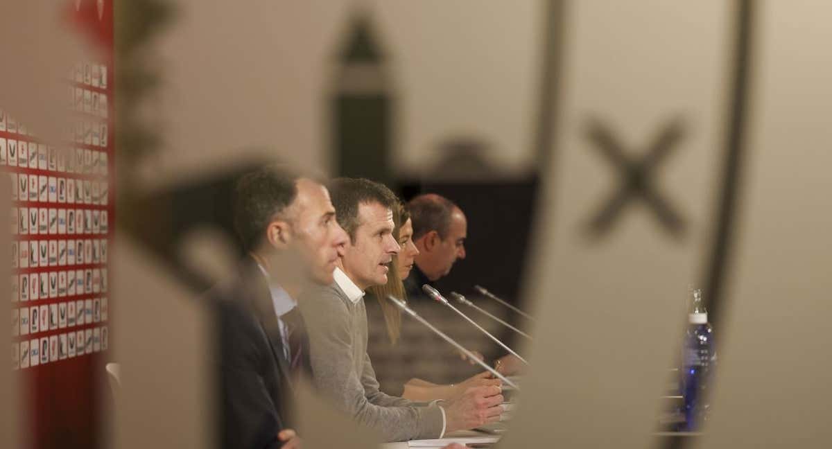 Jon Uriarte, durante la rueda de prensa en San Mamés./EFE