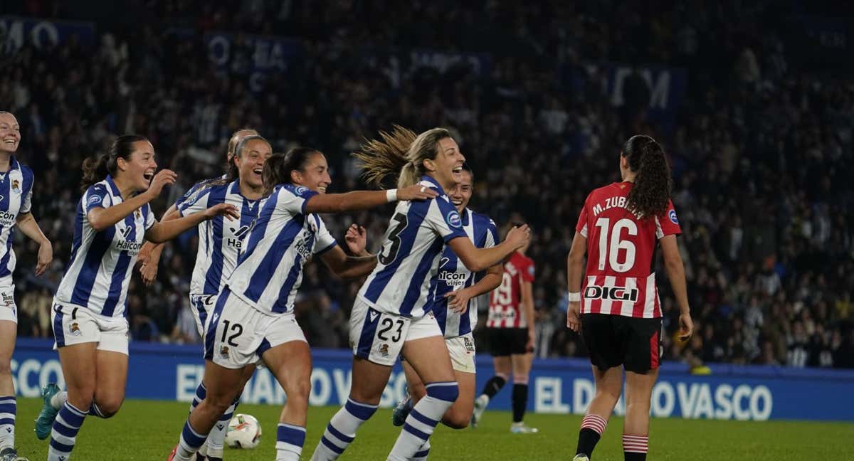 Athletic y Real Sociedad en un partido de la Liga F./Lobo Altuna