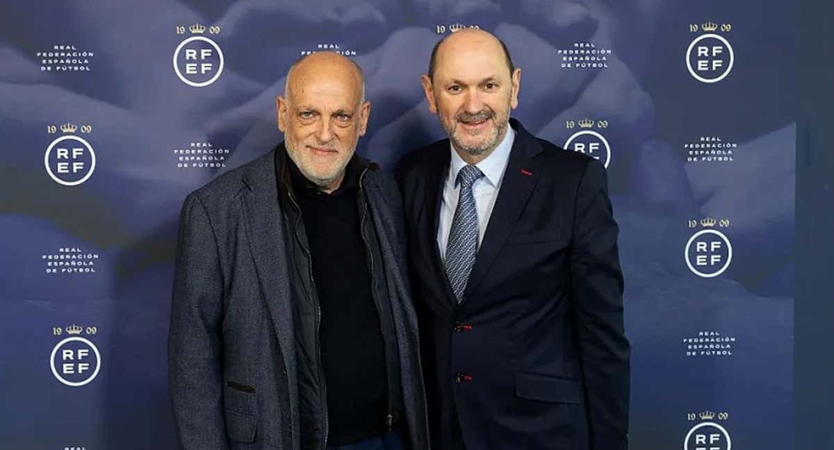 Javier Tebas y Rafael Louzán, en la primera Junta de la RFEF con el gallego al frente. /RFEF