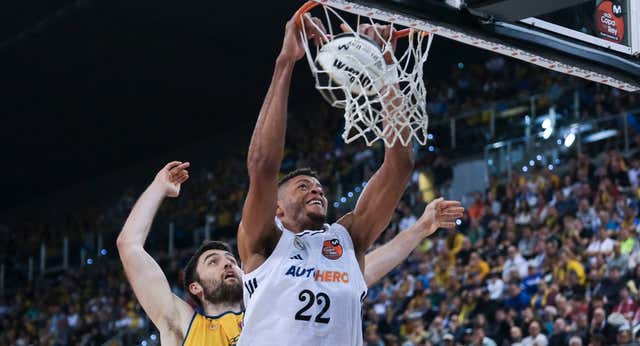 El Real Madrid corrige un mal arranque y se clasifica para la final