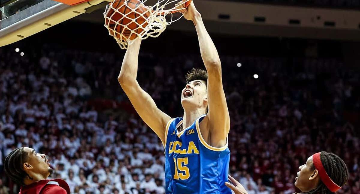 Aday Mara machaca el aro ante Indiana.