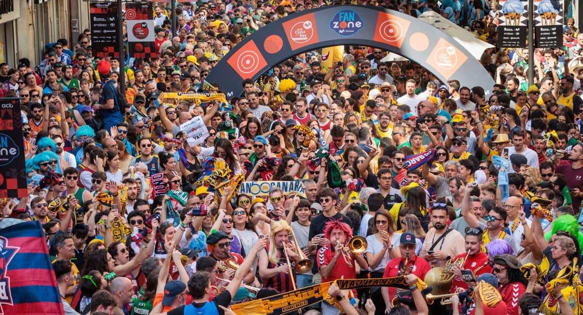 Encuentro de las aficiones en las calles de Gran Canaria./ACB Media