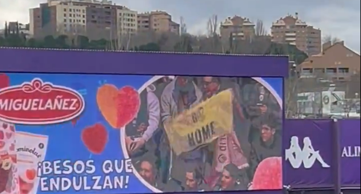 Una pancarta contra Ronaldo en Zorrilla. /