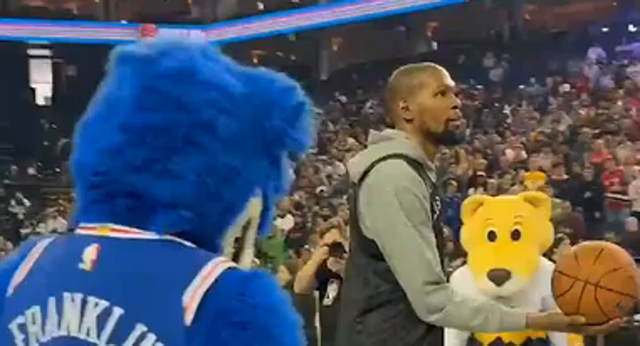 Curry y Durant se retan en el entrenamiento, ¿quién ganará?