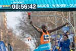 Jacob Kiplimo bate el récord del mundo de media maratón en Barcelona sin pretenderlo: «Solo quería hacer una buena carrera»