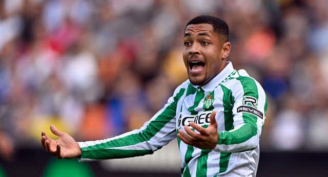 Manu Fajardo espanta los rumores con Vítor Roque: “Ni el Barcelona ni el Betis le han pedido que salga”