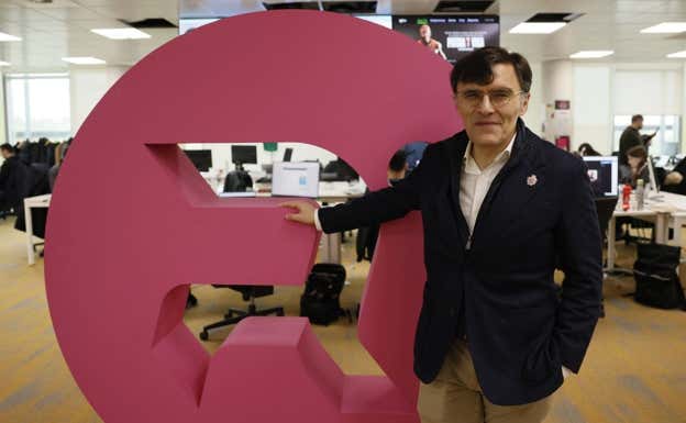 Alberto Durán en la redacción de Relevo.  Álex Corral