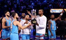 Curry triunfa en la lucha contra el aburrimiento del All Star: «Necesitábamos nueva vida«