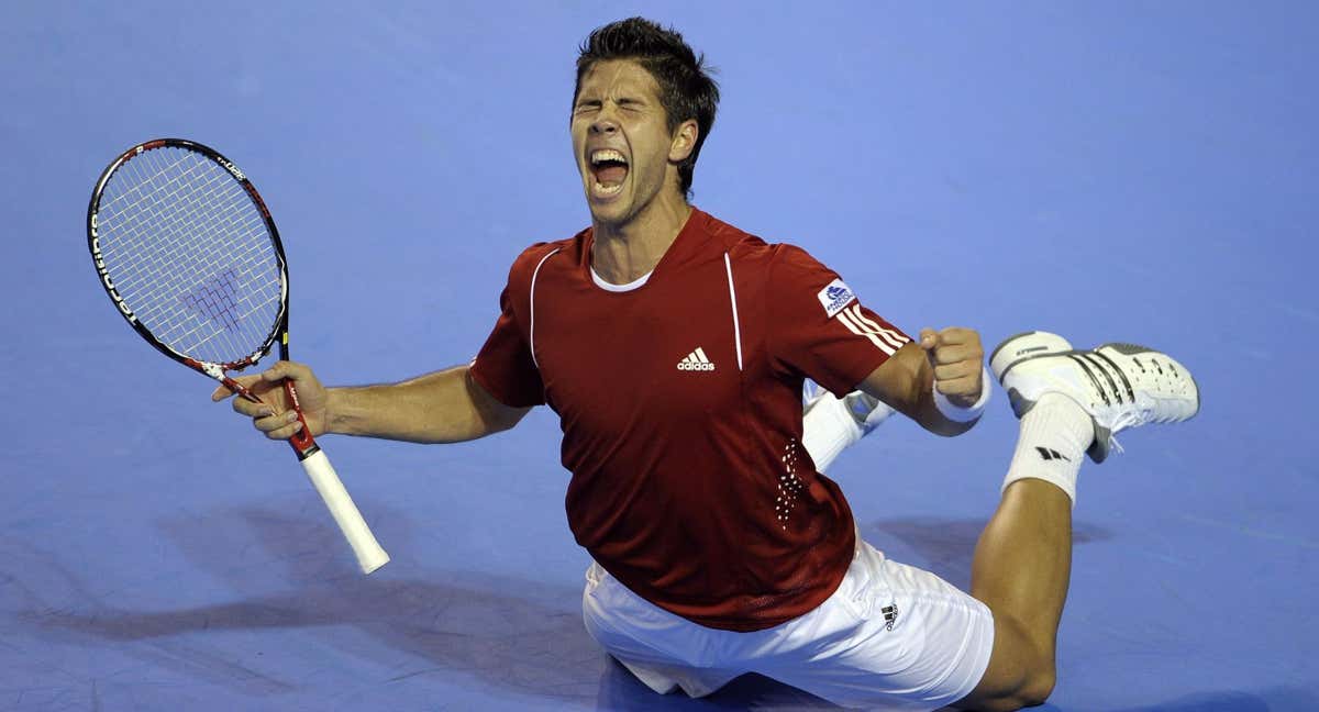 Fernando Verdasco celebra su triunfo ante José Acasuso en la final de la Copa Davis de 2008 en Mar del Plata. /AFP PHOTO / Juan Mabromata