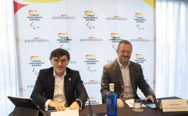 Alberto Durán y Andrew Parsons en la visita del presidente del IPC en diciembre.  CPE