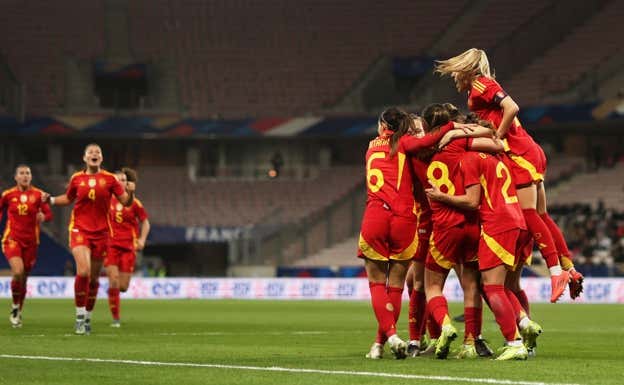 España celebrando un gol.  RFEF