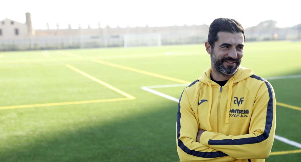 Raúl Albiol durante el acto de inauguración del nuevo campo de fútbol de La Torre. /EFE/Biel Aliño