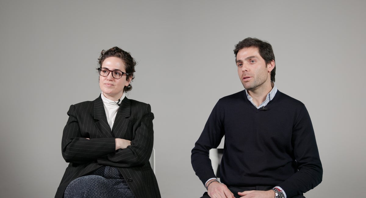 Ari y Jorge tras la entrevista en las oficinas de Relevo.