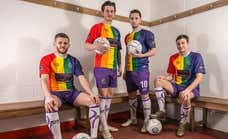 Cómo un equipo de sexta inglesa rompió las reglas para combatir la homofobia en el fútbol con la primera camiseta LGTBI de la historia