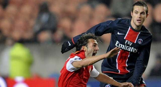 El gerente de un supermercado con gasolinera que jugó en el PSG y quince años en la primera división francesa