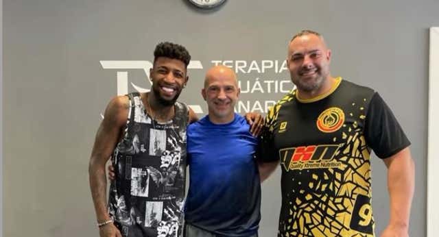 El viaje relámpago de Emerson Royal a Canarias para recuperarse de la lesión con el fisio del sextete del Barça