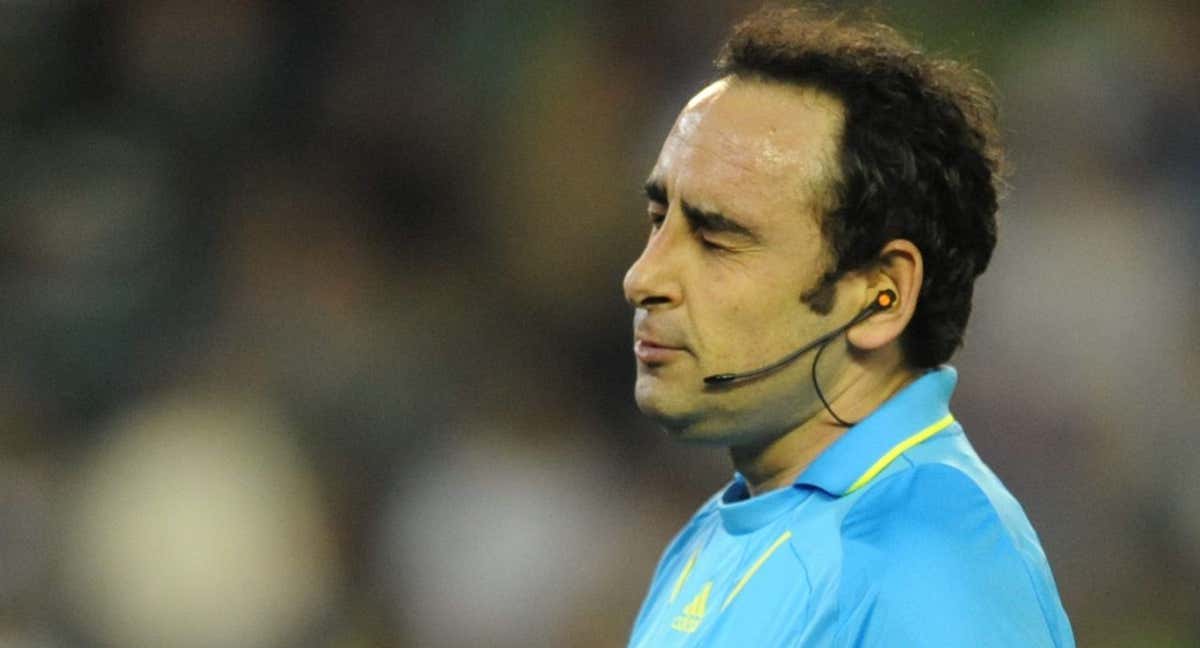 Iturralde González durante un partido entre el Betis y el Real Madrid.