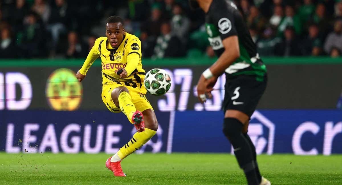 Jamie Gittens, durante el Sporting-Borussia Dortmund de Champions League./Reuters