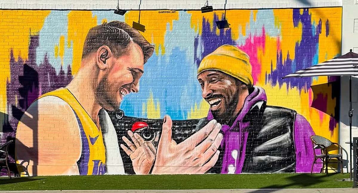 El nuevo mural en Los Ángeles en el que Kobe da la bienvenida a Doncic./Twitter | @Kobemural