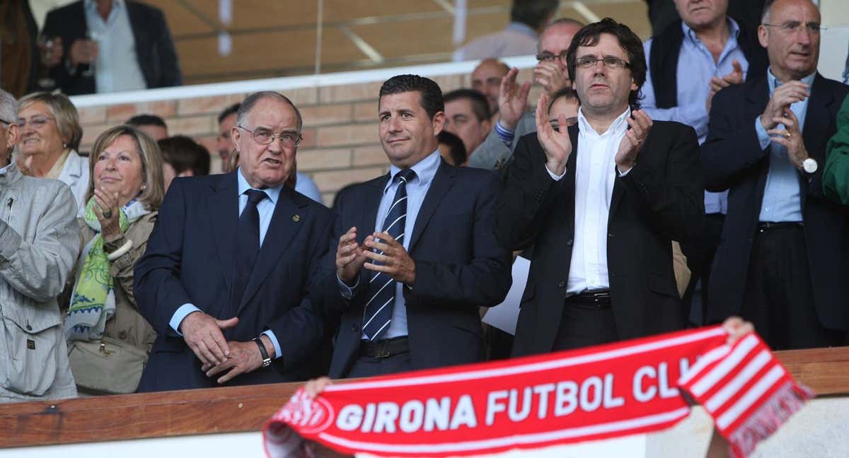 Carles Puigdemont, en el palco de Montilivi en un partido del Girona contra el Madrid Castilla. /Fons El Punt - Avui / Lluís Serrat Masferrer