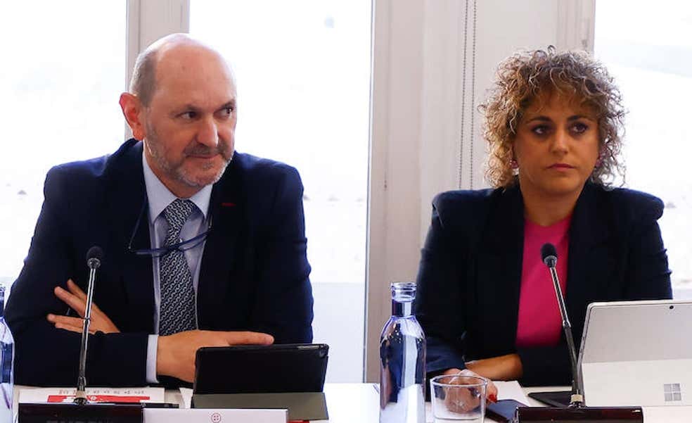 Louzán se remanga en el fútbol femenino y tiene en su libreta mejoras como el VAR o la Supercopa