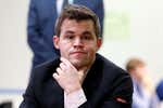 Carlsen subasta los vaqueros por los que le echaron del Mundial de ajedrez: «No están lavados»