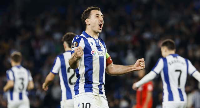 La Real Sociedad se quita, con algún sobresalto, su sambenito europeo y ya está en octavos