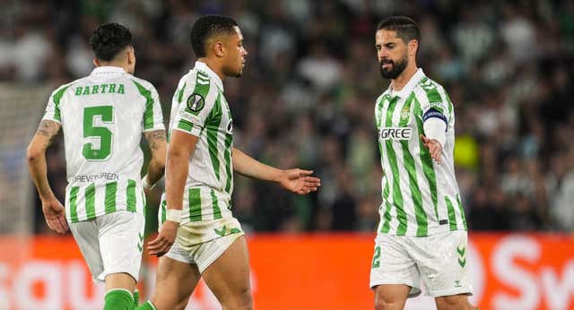 El Betis cierra filas en torno a Vítor Roque, a la espera del Barcelona: «Ojalá se quede»