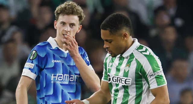 Un gris Betis espera a Chelsea o Vitoria Guimaraes tras hacer buena la renta de Gante