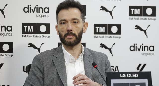 Corberán quita la sospecha de los árbitros: “Creo en su imparcialidad, el error siempre va a estar presente”