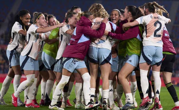 Las jugadoras de la Selección celebran el gol de Martín-Prieto en la remontada ante Bélgica en el Ciutat de Valencia.  GETTY
