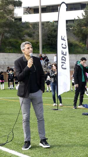 Marcos recibe el homenaje en el CIDE. M.G.