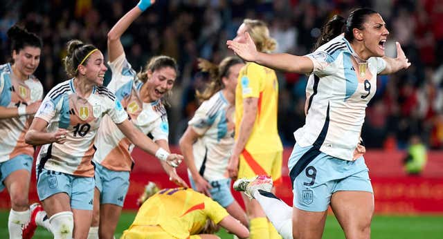 La Selección esquiva una bala en cinco minutos de infarto y mantiene intacta su candidatura en la Nations League