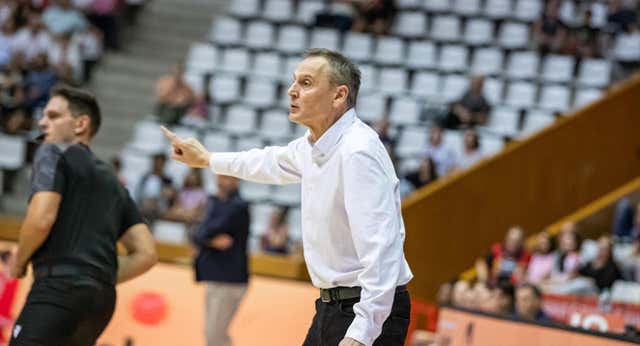 ¡Siete partidos de sanción al entrenador del Spar Girona, Roberto Íñiguez, tras su expulsión ante el Valencia Basket!