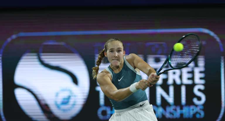 Mirra Andreeva en el WTA 1000 de Dubai.