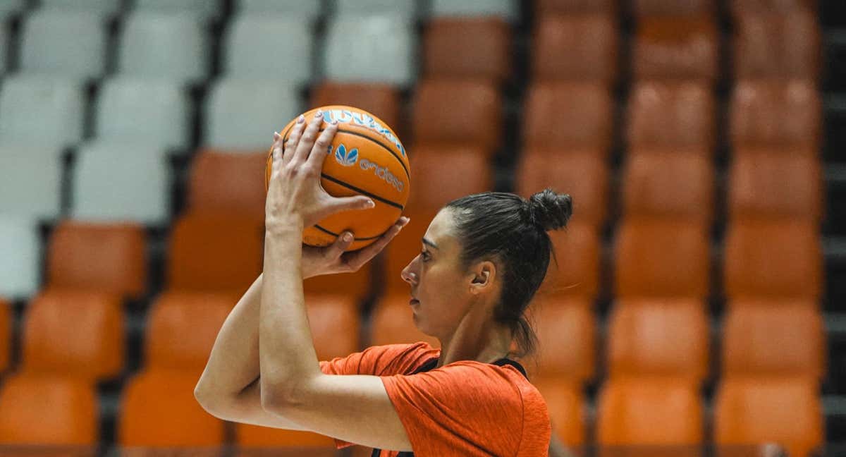 Raquel Carrera, en un entrenamiento./VALENCIA BASKET