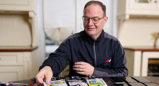 Wojnarowski subasta los recuerdos de sus ‘bombas’ en la NBA para conseguir dinero para los fichajes de su universidad