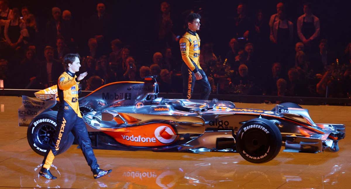 Oscar Piastri y Lando Norris en la presentación de los nuevos coches de Fórmula 1. /REUTERS