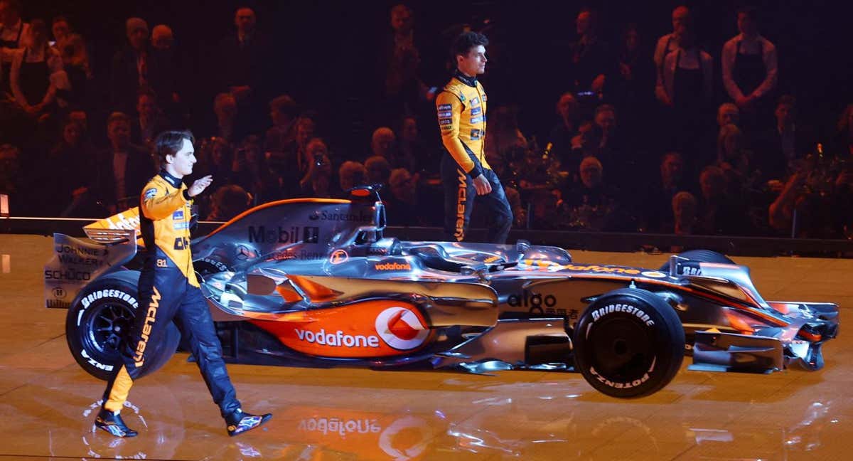 Oscar Piastri y Lando Norris en la presentación de los nuevos coches de Fórmula 1.