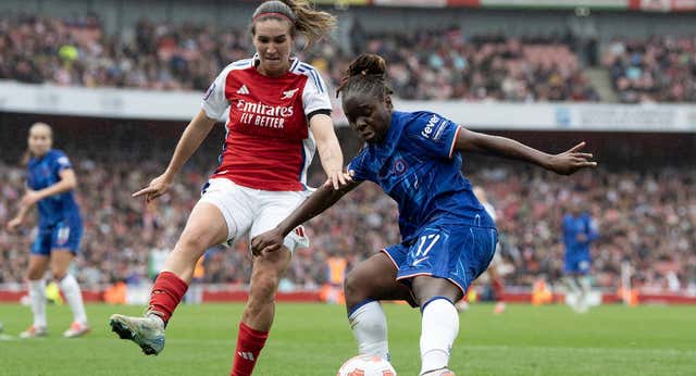 Qué hay debajo de la capa de marketing del fútbol femenino inglés y por qué en España se juega mejor al fútbol: “El rigor táctico es muy bajo…”