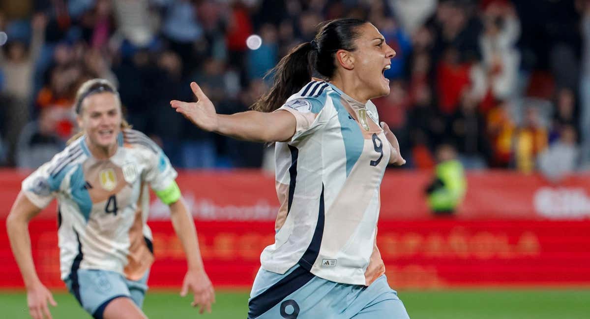 La Selección luciendo la segunda equipación en el partido de la Women's Nations League. /EFE