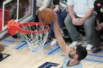 Santi Aldama llama a las puertas de un contratazo con dobles dígitos en una bacanal ofensiva: 299 puntos para agravar la crisis de los Suns de Kevin Durant