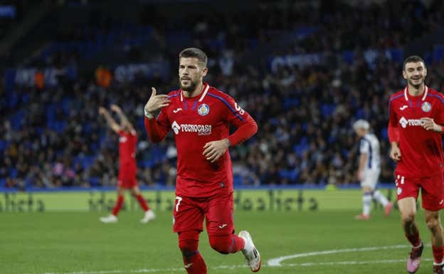 Carles Pérez celebra un gol con el Getafe.  EFE