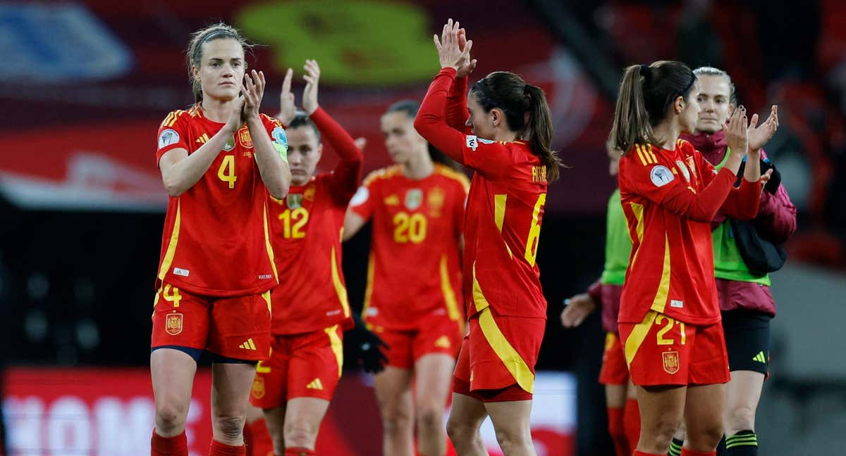 Las jugadoras de España tras el encuentro ante Inglaterra. /REUTERS